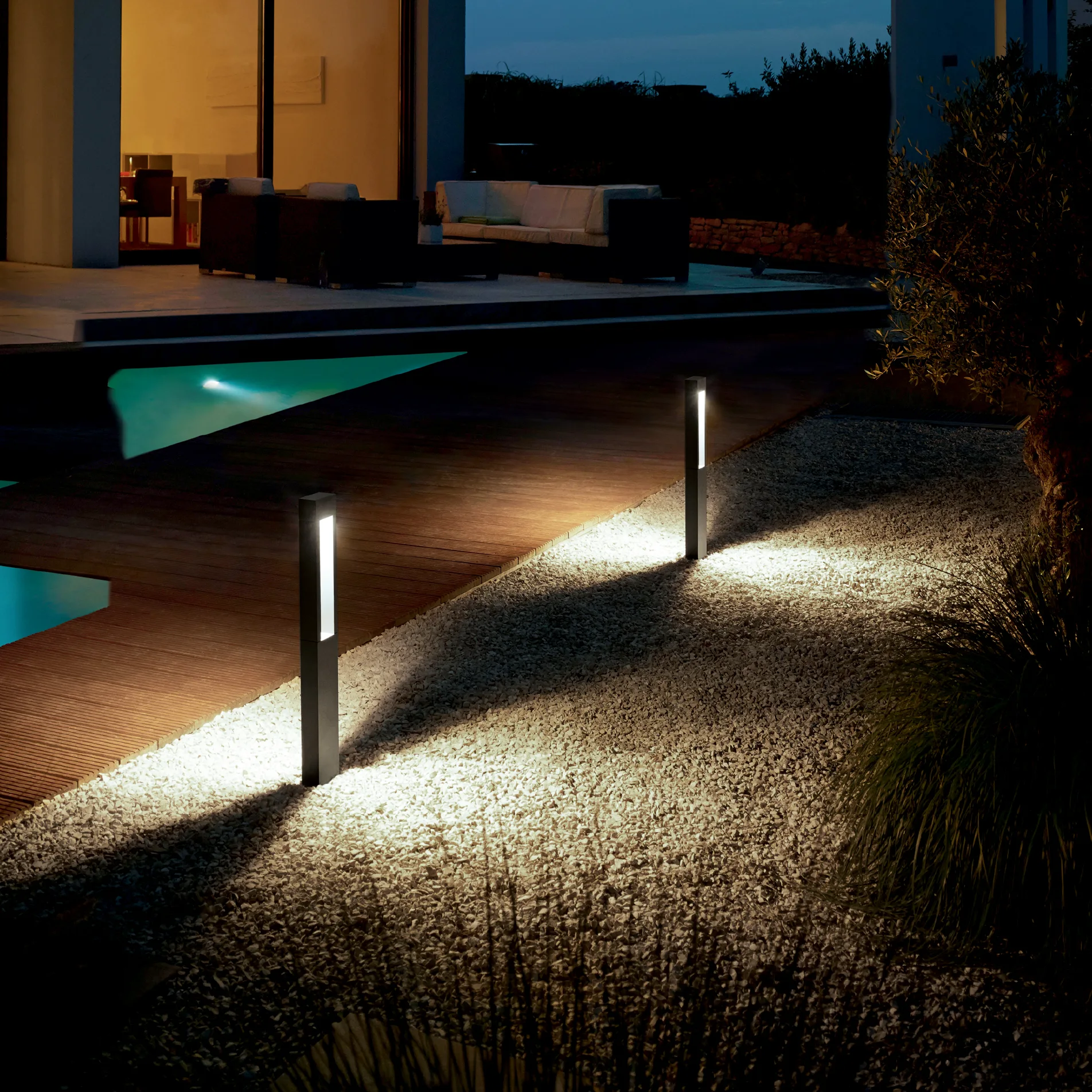 modern outdoor lawn light